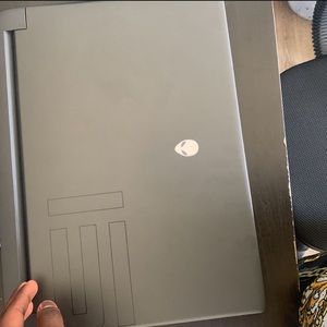 Alienware M15 R7 (charger included)